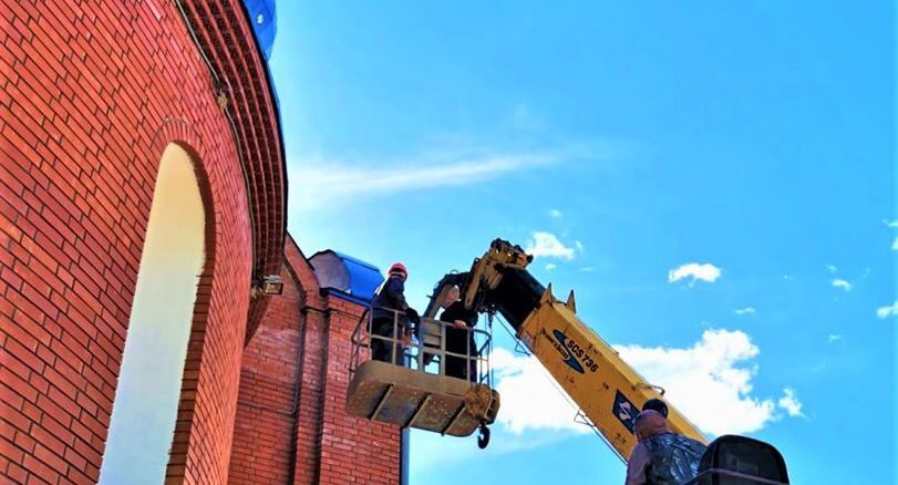 Senior priest Yaroslav Monchak, member of Gubakha's church: